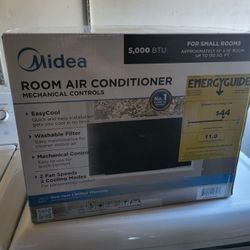 Midea 5,000 BTU Window AC Unit (Black)