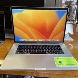 Apple MacBook Pro 15" Touchbar 2019 Intel Core i7-9750H 2.60GHz Six-Core 16GB RAM 256GB SSD 4GB GPU