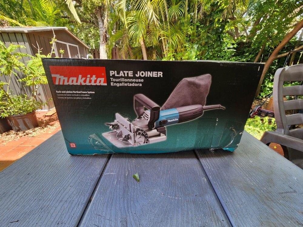 Makita
6 Amp Corded Plate Joiner with Dust Bag and Tool Case