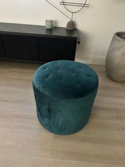 Modern pouf