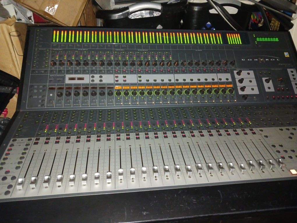 Digidesign Focusrite Control24 MC124 Professional Mixer Console
