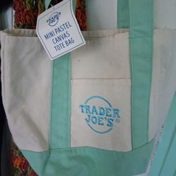 CooL Spring to Summer tote.  An authentic TRADER JOE'S  purse