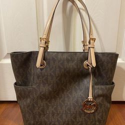Michael Kors Jet Set Tote-Brown