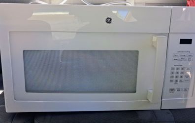 WHAT A BEAUTY OVER THE STOVE MICROWAVE WITH A https://offerup.com/redirect/?o=MzAuREFZ WARRANTY