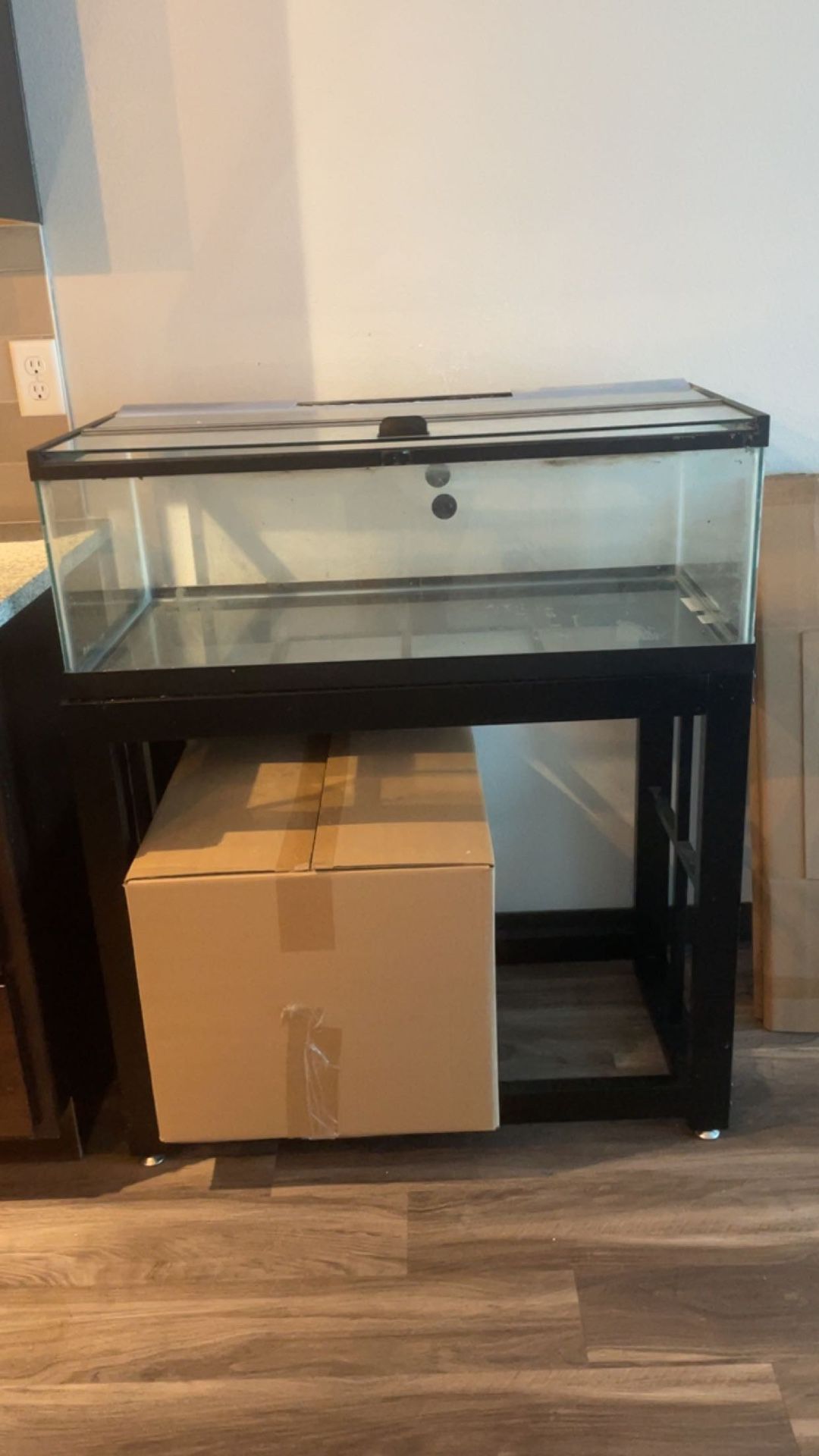 30 breeder tank/aquatic tank MATCHING STAND INCLUDED 