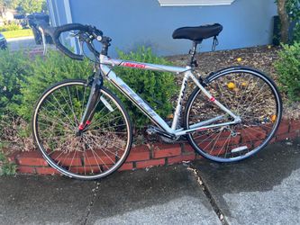 Fuji Newest 2.0 road bike