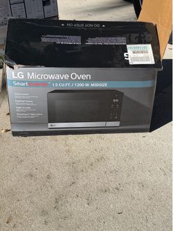 LG 1.5 cu ft microwave. 1200 watt
