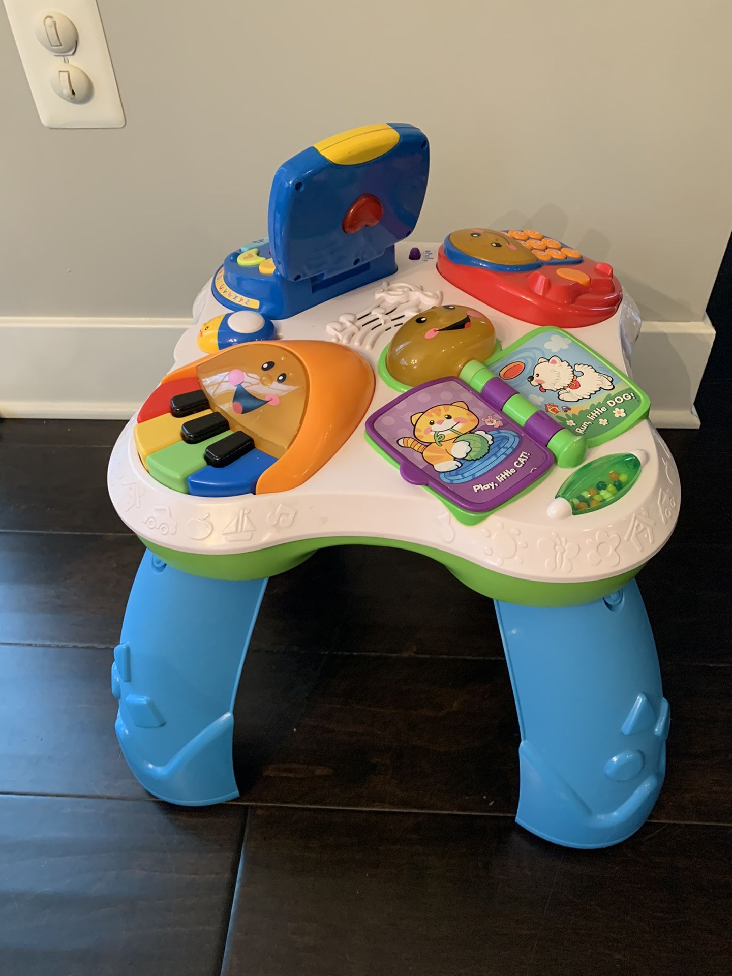 Fisher Price Laugh and Learn Fun With Friends Musical Activity Center