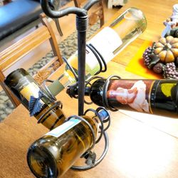 🍷 Vintage Wrought Iron 4-Bottle Wine Rack – Rustic Black Metal Display