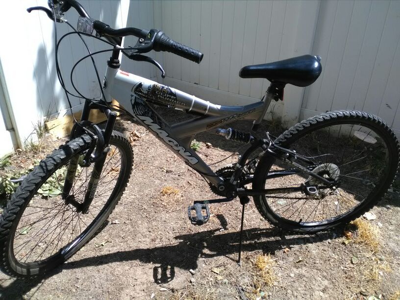 Magna Cliff Runner 26 Mountain bike for Sale in Clinton UT OfferUp