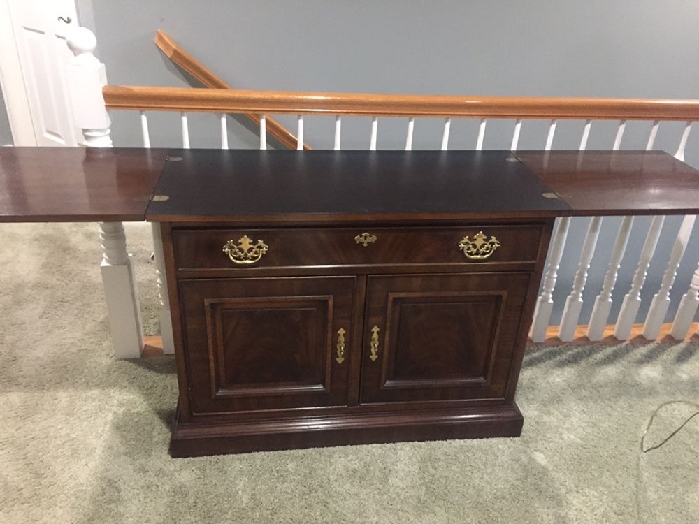 Drexel Buffet w/ Extendable Top $400