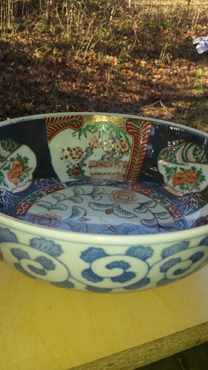 Elegant Imari Japan Decorative Bowl