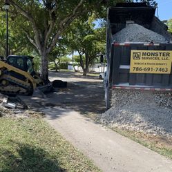 Skid Steer And Truck , Camion Y Bobcat 