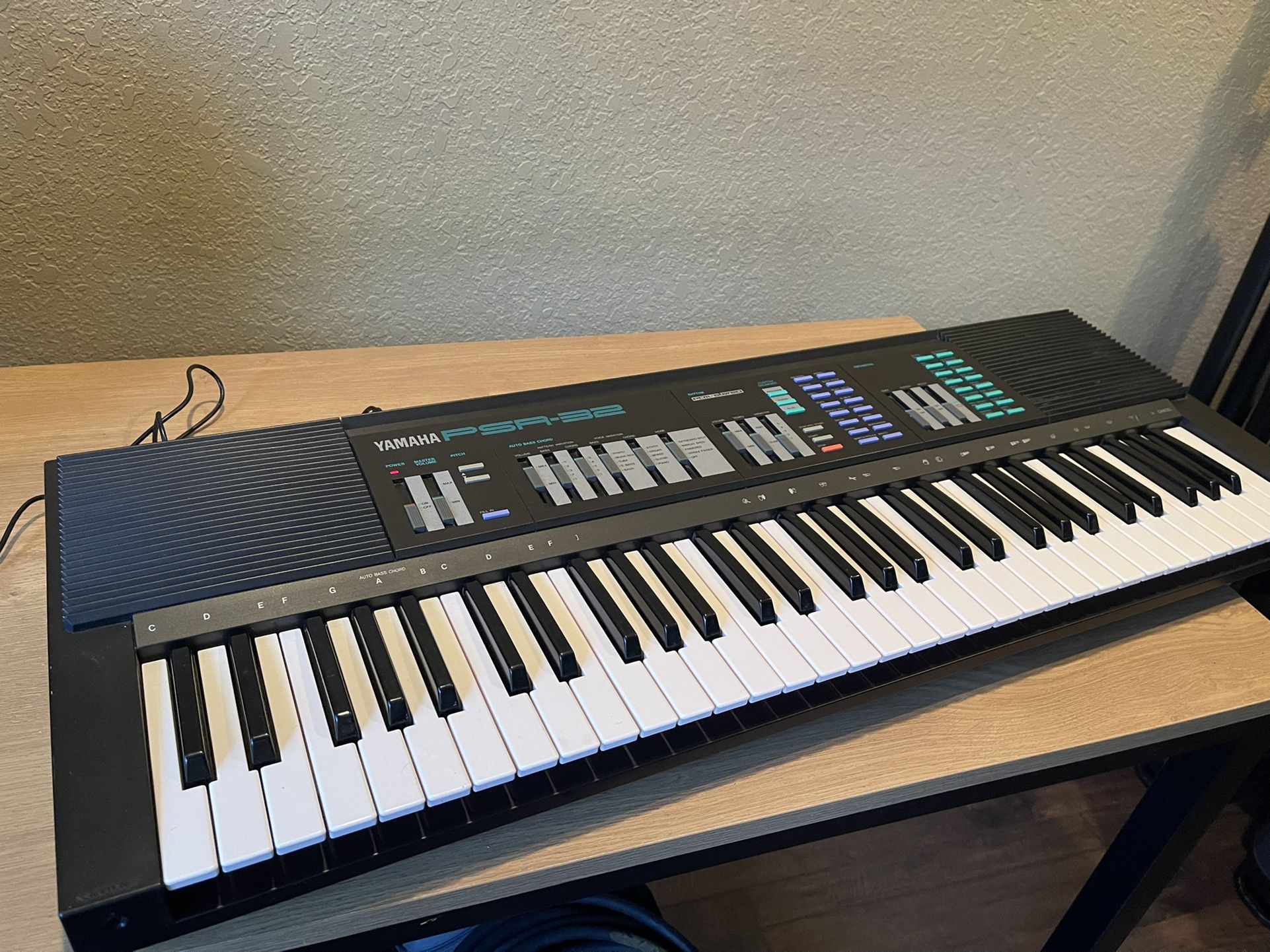 Yamaha PSR-32 Keyboard