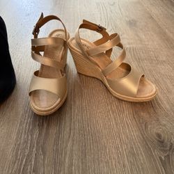 B.Ø.C Gold Wedge sandals 