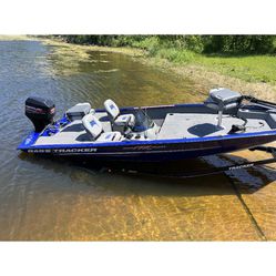 Tracker 2015 fishing boat with trailer
