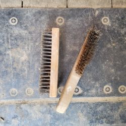 2 Wire Brushes