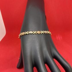 10KT Gold X and O Bracelet 