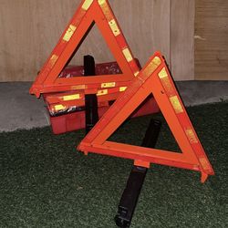 Roadside reflective warning triangle