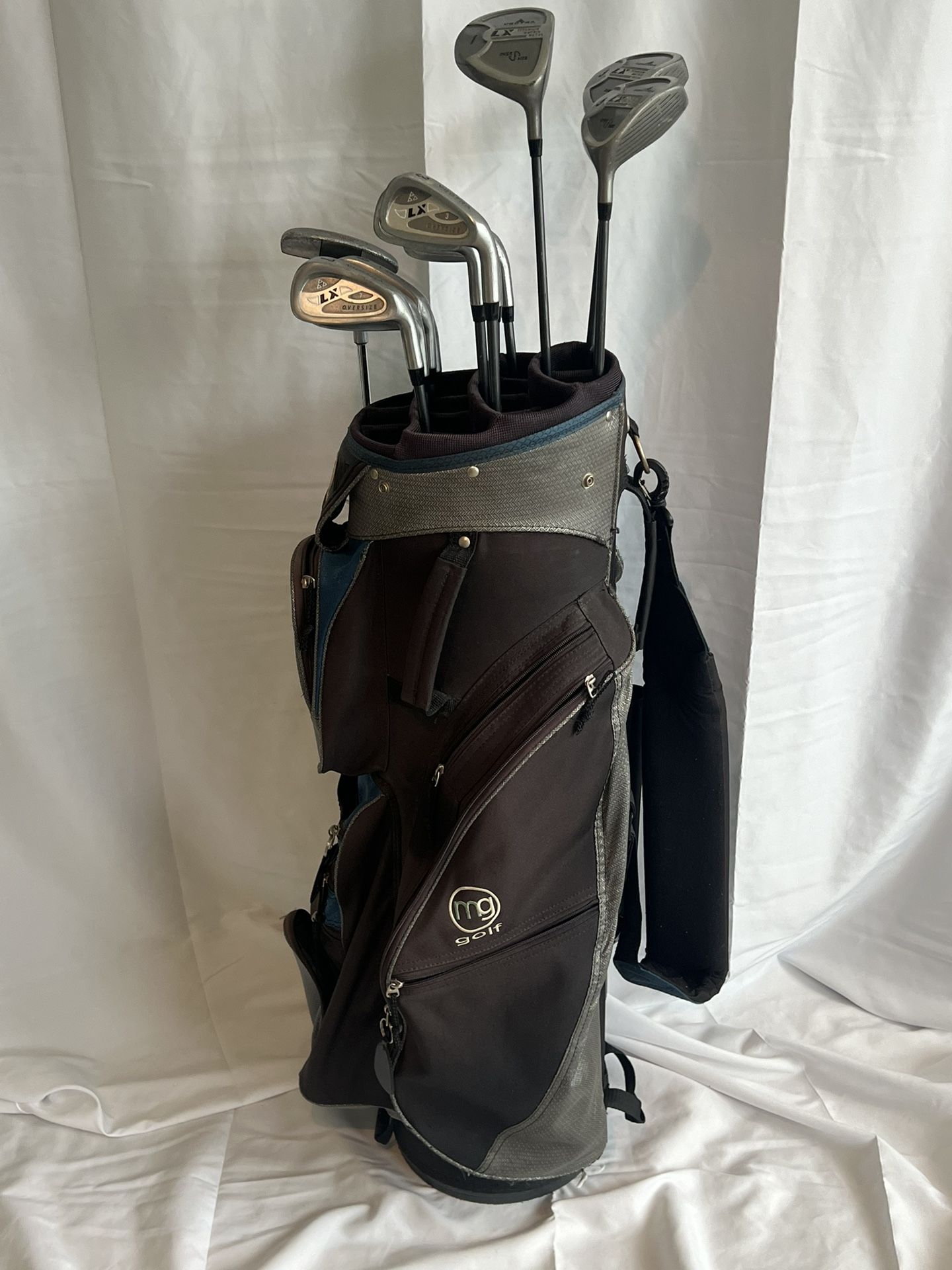 Complete set men’s RH Vectra golf clubs in an MG Golf cart bag