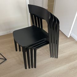 Set Of 4 Plastic Stackable Chairs