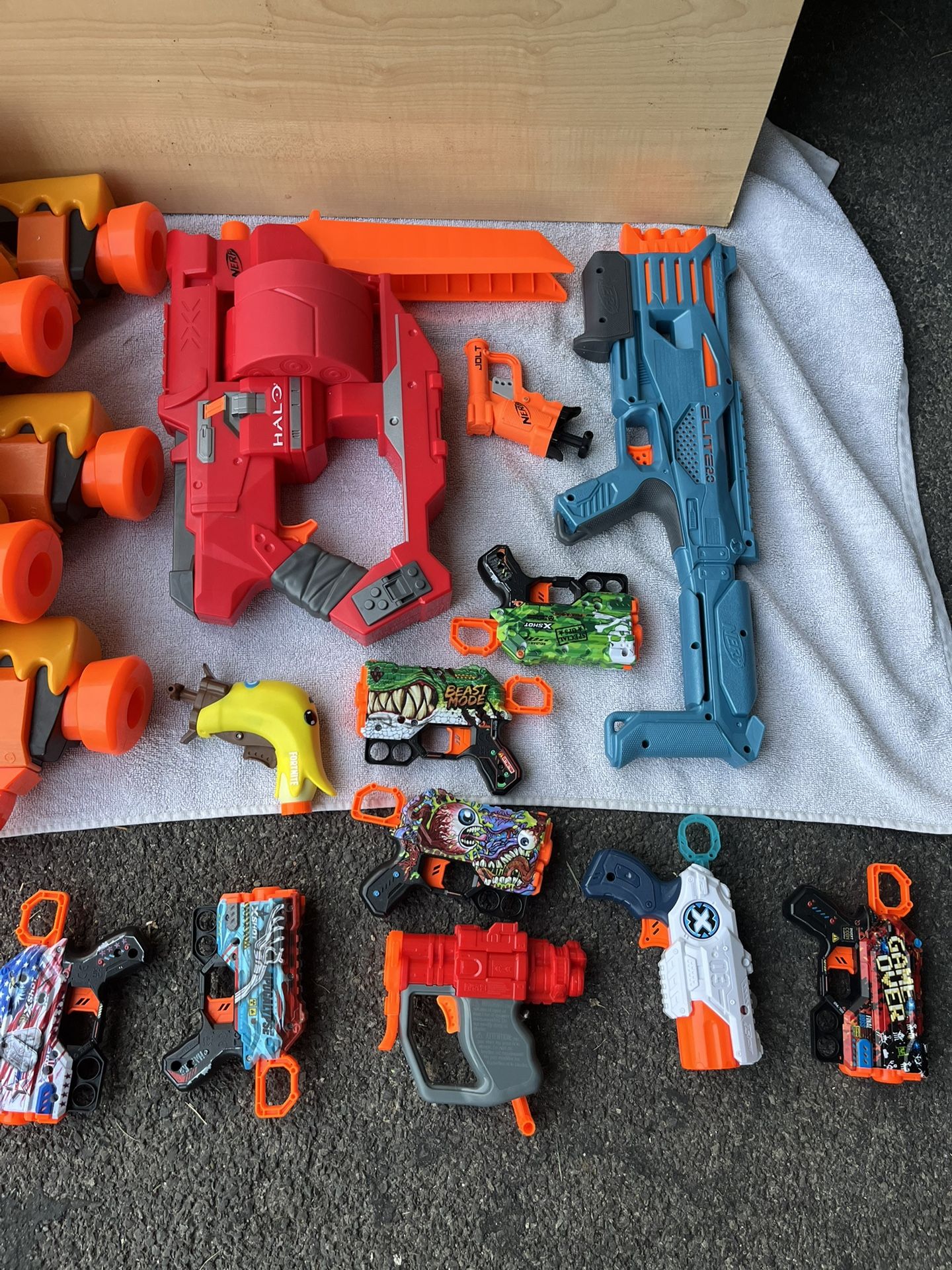 Lot Of Nerf Guns & Bullets