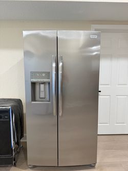 frigidaire gallery refrigerator (silver/grey)