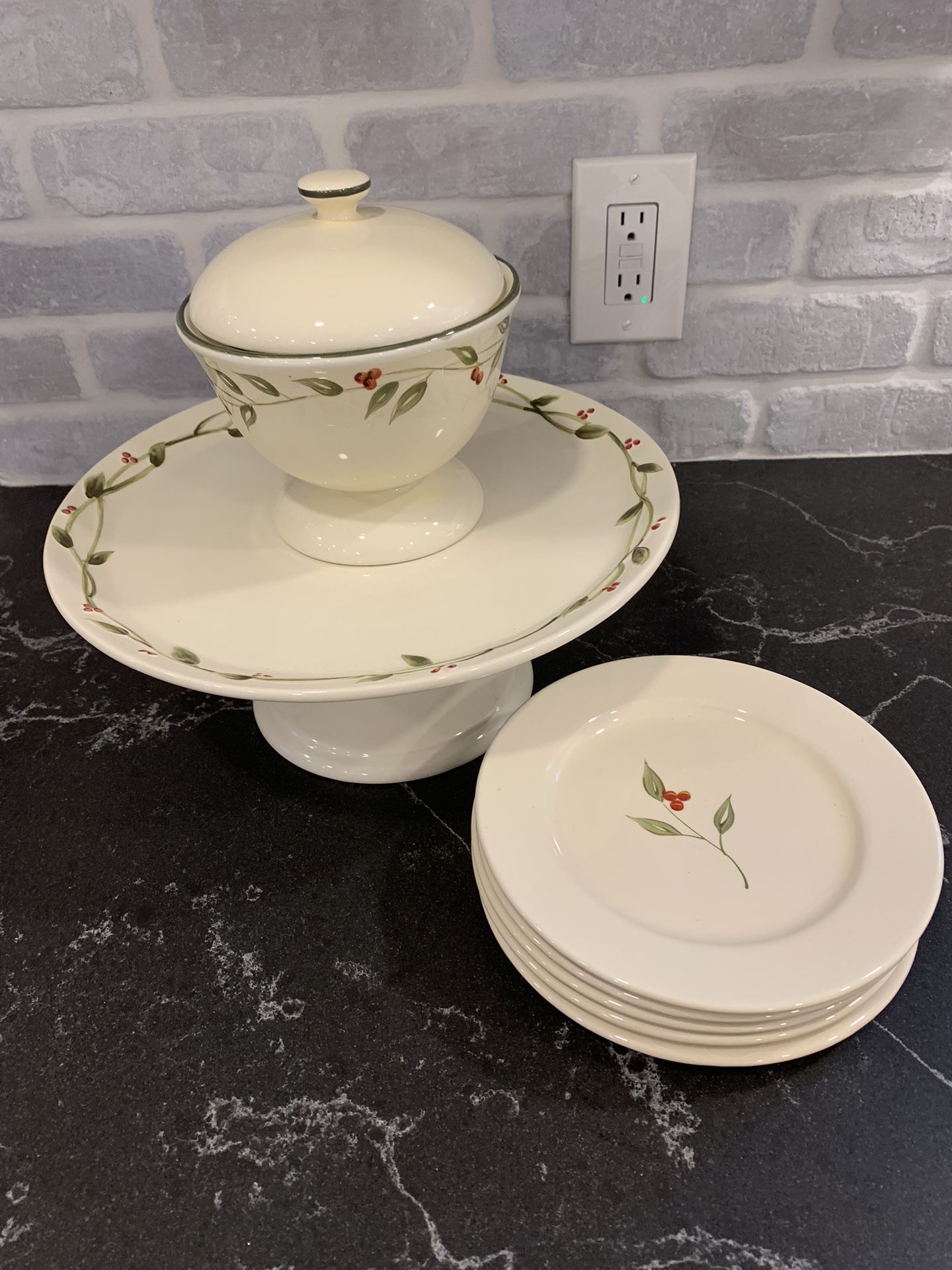 Target Home Brand Mistletoe party kitchen glassware Christmas Holiday Plates Set - Simi