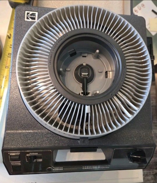 Kodak Medalist AF Slide Projector, Accessories And Case. Works!