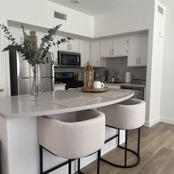 Counter Height Bar Stools Set of 2, Modern Barrel Counter Stools with Backrest and Arms, Black Metal Frames, Linen Fabric Upholstered Accent Barstools