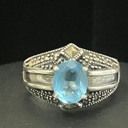 Very Nice Sterling Silver Blue Topaz Ring