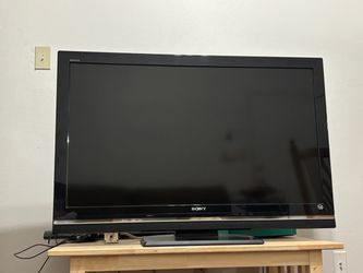 45” Sony LCD Flatscreen TV + antenna