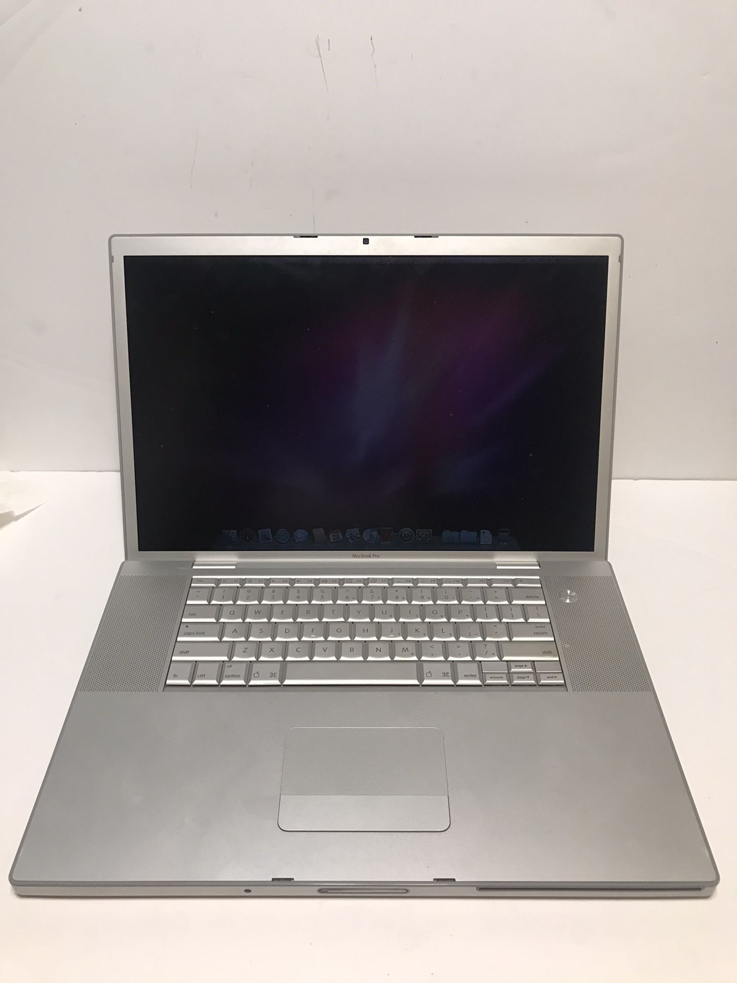 Apple MacBook Pro A1212 17" Laptop Intel Core 2 Duo 2.33GHz 2GB RAM 200GB HDD