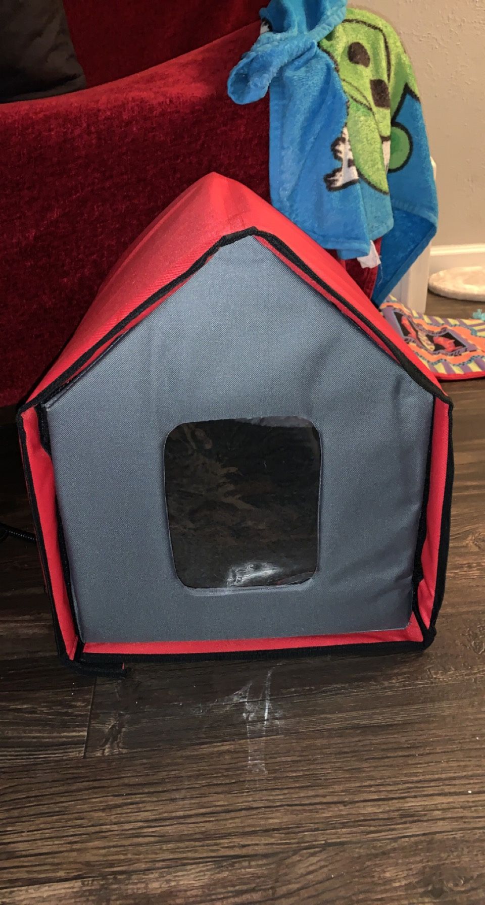 Frisco Indoor Heated Cat House