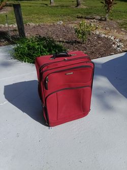 FREE ✈️KENNETH COLE REACTION SUITCASE – READY FOR YOUR NEXT ADVENTURE!✈️ ESPANOL!