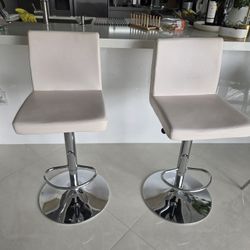 Beautiful Modern White Bar Stools (pair)