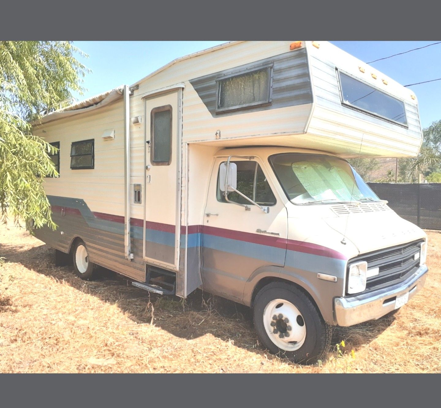 1976 dodge motorhome. 23 foot. 360 motor. Run's but needs carb rebuilt.