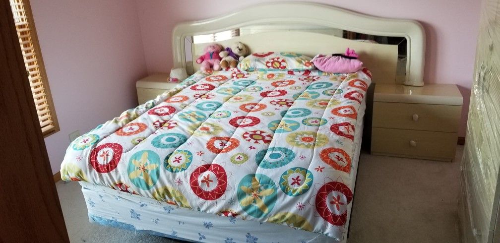 Queen Or King Size Bedroom Set W/ Dresser And Chest