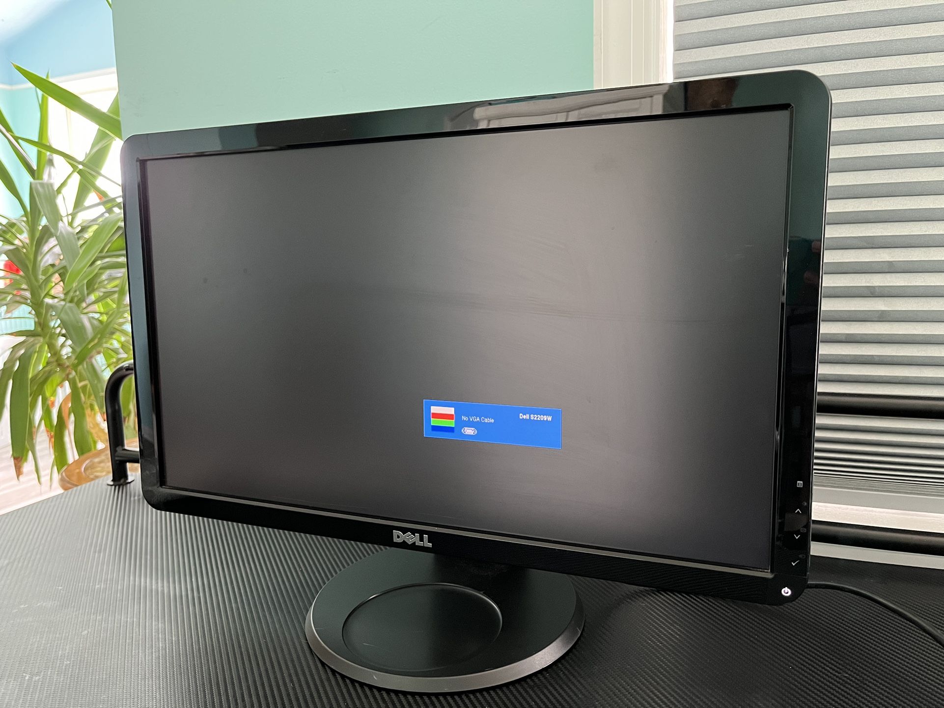 Dell S2209W 22 Inch LCD Widescreen Computer Monitor 1080p