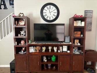 Entertainment center
