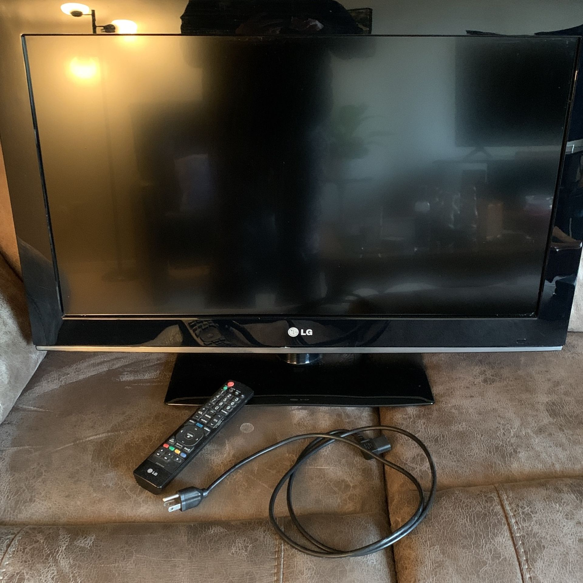 32” LG TV 