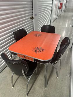Table & 4 Chairs 50’s Retro dinette set