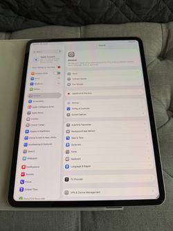 Trade or sell just like new iPad Pro 13 inch m4 with box and unused charger only 33 battery cycles