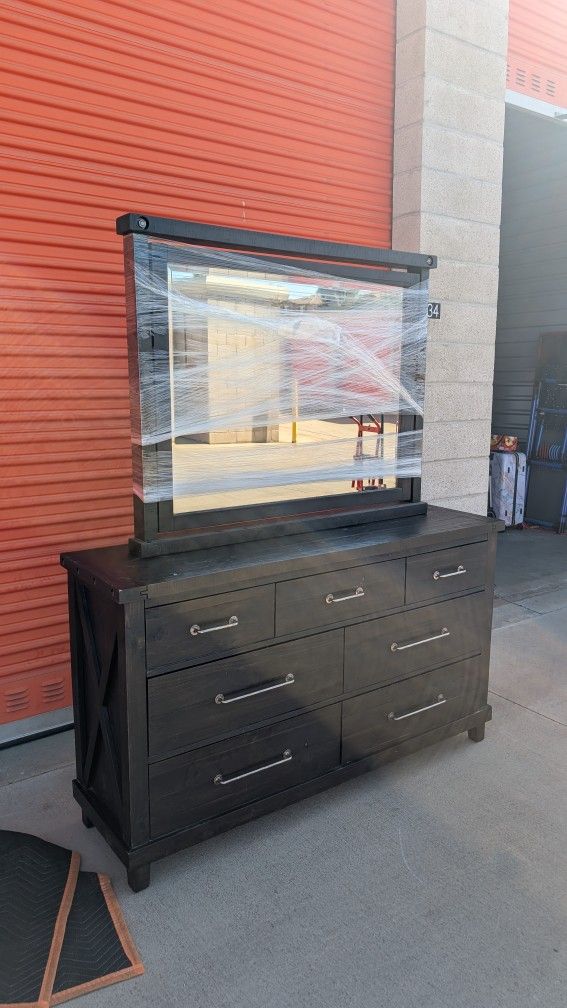 Dresser