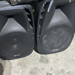 2 Speakers And A Turn Table Plus 1 Stand 