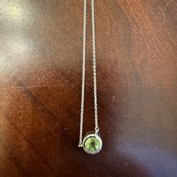 Peridot White Gold Pendant And Chain