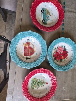 Pioneer Woman Christmas bowls