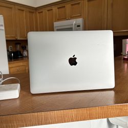 MacBook Pro (13-inch 16 gb ram , Two Thunderbolt 3 ports)