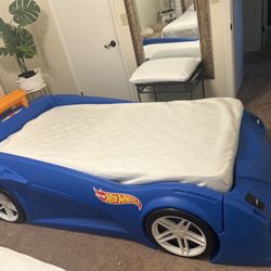 Hot Wheels Step 2 Car Bed-64th St & Bell