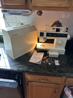 Vintage Electronic Singer Sewing Machine 6212C With case and Power Cord + Foot Pedal Works